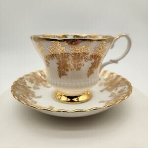 Vintage Royal Albert Antoinette Tea Cup & Saucer Bone China Made In England Rare